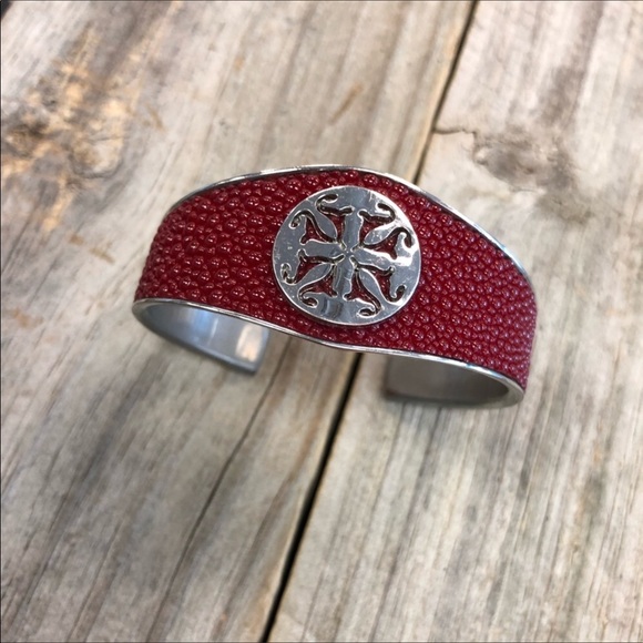 Rustic Cuff Maroon Stingray Bracelet - Picture 1 of 2